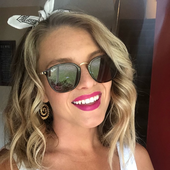 Meet your Posher, Erica - Picture 1 of 1